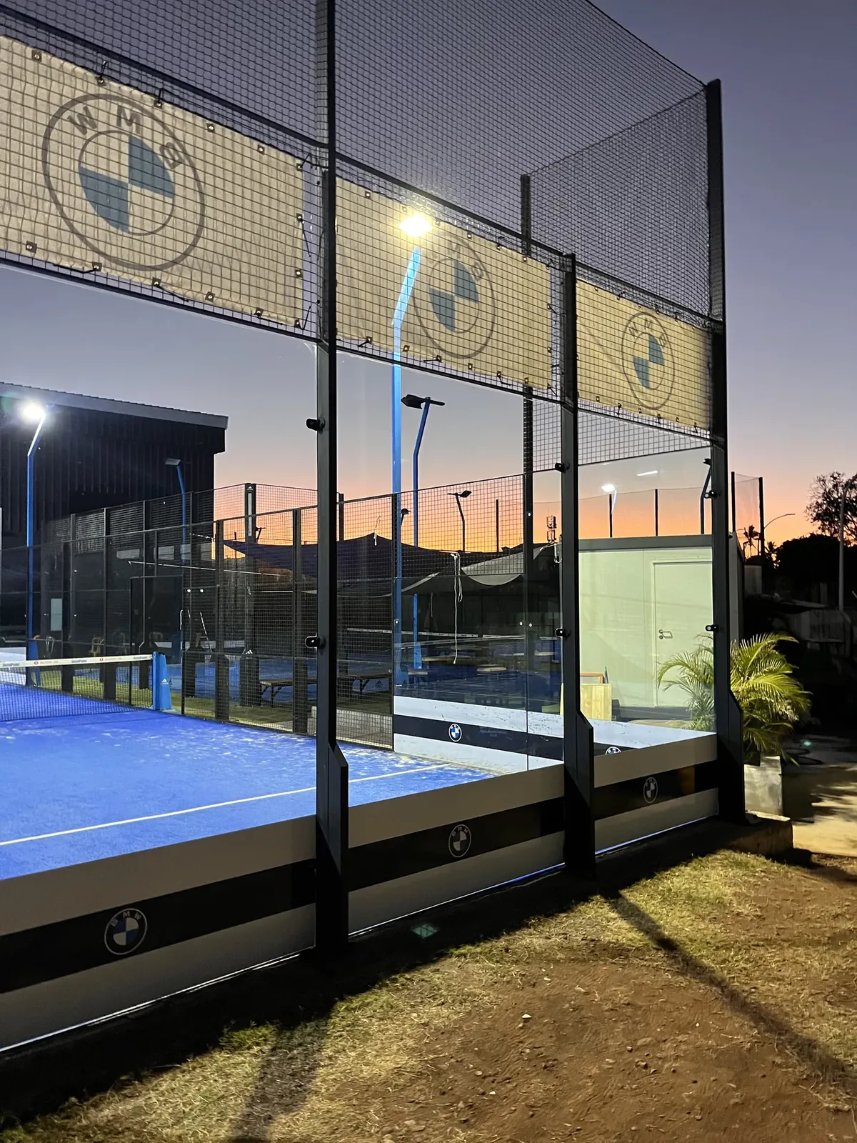 Terrain de padel — parois vitrées